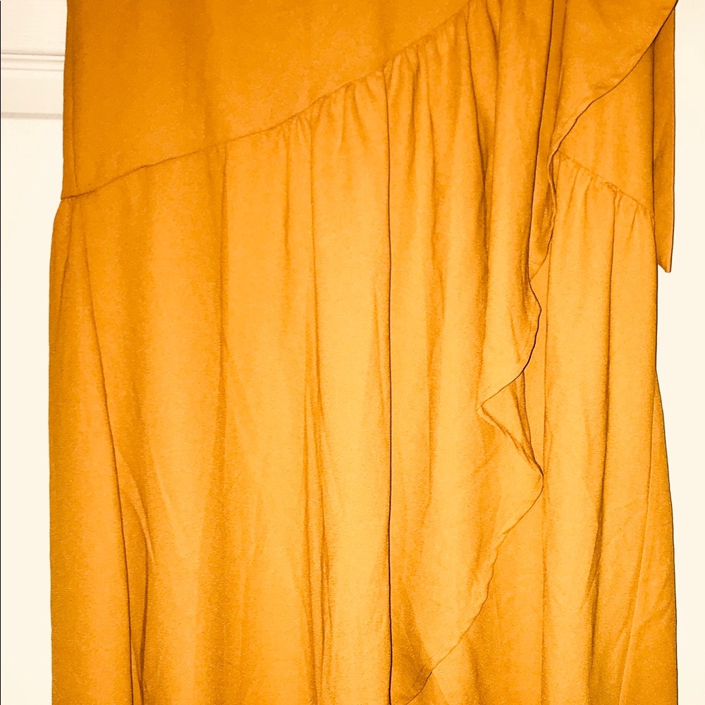 Mustard maxi skirt with ruffle details and split